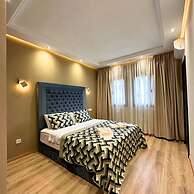 The Tropical Luxury 2BR City Centre Retreat