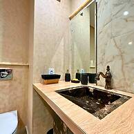 The Tropical Luxury 2BR City Centre Retreat