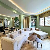 The Tropical Luxury 2BR City Centre Retreat