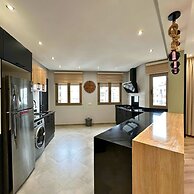 The Tropical Luxury 2BR City Centre Retreat