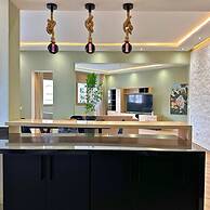 The Tropical Luxury 2BR City Centre Retreat