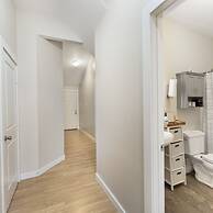 Stockyards- 4min Pet Friendly 3BR Luxe Gem