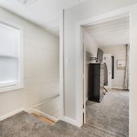Stockyards- 4min Pet Friendly 3BR Luxe Gem