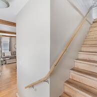 Stockyards- 4min Pet Friendly 3BR Luxe Gem