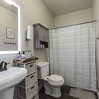 Stockyards- 4min Pet Friendly 3BR Luxe Gem