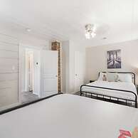Stockyards- 4min Pet Friendly 3BR Luxe Gem