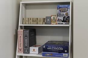 Stockyards- 4min Pet Friendly 3BR Luxe Gem