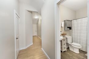 Stockyards- 4min Pet Friendly 3BR Luxe Gem