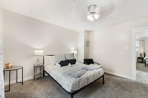 Stockyards- 4min Pet Friendly 3BR Luxe Gem