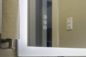 Stockyards- 4min Pet Friendly 3BR Luxe Gem