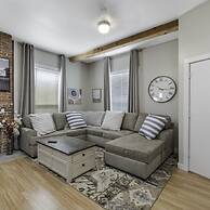 Stockyards- 4min Pet Friendly 3BR Luxe Gem