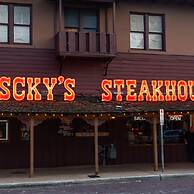 Stockyards- 4min Pet Friendly 3BR Luxe Gem