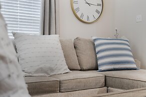 Stockyards- 4min Pet Friendly 3BR Luxe Gem