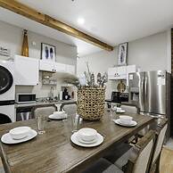 Stockyards- 4min Pet Friendly 3BR Luxe Gem