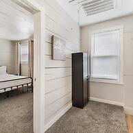 Stockyards- 4min Pet Friendly 3BR Luxe Gem