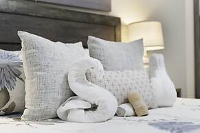 4 Queen Beds High Speed Wifi Private Parking