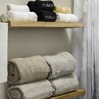 4 Queen Beds High Speed Wifi Private Parking