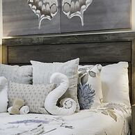 4 Queen Beds High Speed Wifi Private Parking