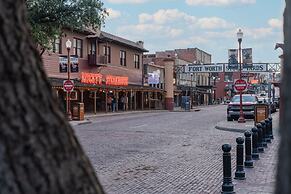 4 Queen Beds High Speed Wifi Private Parking