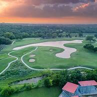 4 Queen Beds High Speed Wifi Private Parking