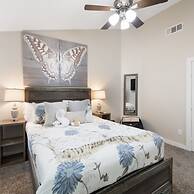 4 Queen Beds High Speed Wifi Private Parking