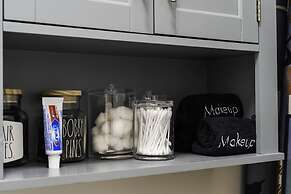 4 Queen Beds High Speed Wifi Private Parking