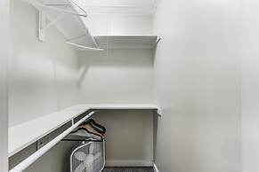 4 Queen Beds High Speed Wifi Private Parking