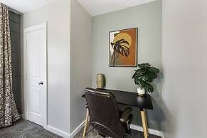 4 Queen Beds High Speed Wifi Private Parking