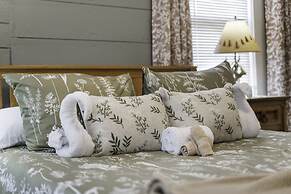 4 Queen Beds High Speed Wifi Private Parking