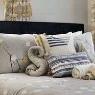 4 Queen Beds High Speed Wifi Private Parking