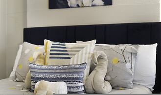 4 Queen Beds High Speed Wifi Private Parking