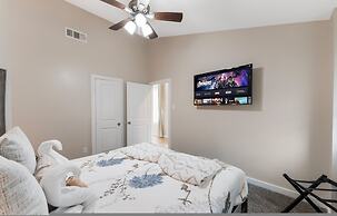 4 Queen Beds High Speed Wifi Private Parking