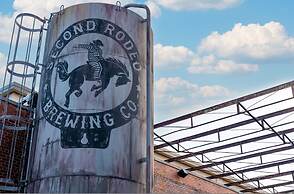 4 Queen Beds High Speed Wifi Private Parking