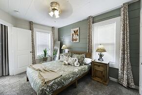 Luxury Family Friendly Home 6 Queen Beds
