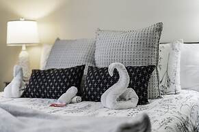 Luxury Family Friendly Home 6 Queen Beds