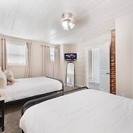 Luxury Family Friendly Home 6 Queen Beds