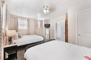 Luxury Family Friendly Home 6 Queen Beds