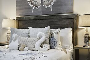 Luxury Family Friendly Home 6 Queen Beds