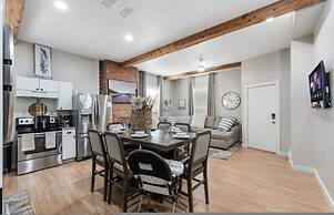 Luxury Family Friendly Home 6 Queen Beds