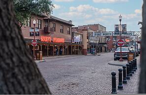 Luxury Family Friendly Home 6 Queen Beds