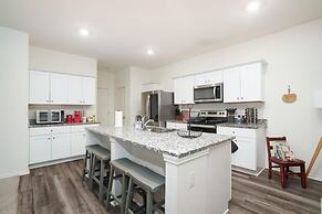 Rare Find Sleeps 13 Family Fun