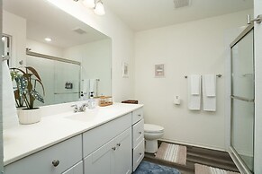 Rare Find Sleeps 13 Family Fun