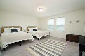 Rare Find Sleeps 13 Family Fun