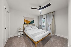 Spacious 6 Bed House Airport Pet Friendly AFB