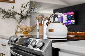 Spacious 6 Bed House Airport Pet Friendly AFB