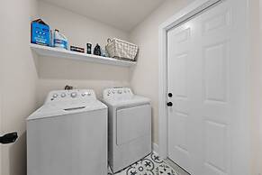 Spacious 6 Bed House Airport Pet Friendly AFB