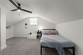 Spacious 6 Bed House Airport Pet Friendly AFB