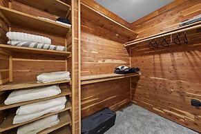 Spacious 6 Bed House Airport Pet Friendly AFB