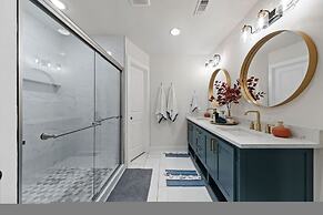 Spacious 6 Bed House Airport Pet Friendly AFB