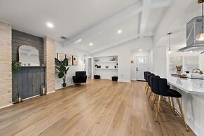 Spacious 6 Bed House Airport Pet Friendly AFB